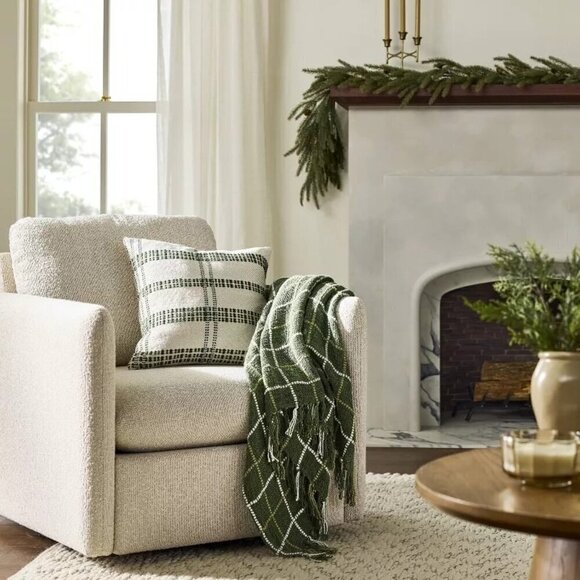 Hearth & Hand Magnolia Plaid Woven Throw Blanket Green - Christmas 2024 - Picture 2 of 5